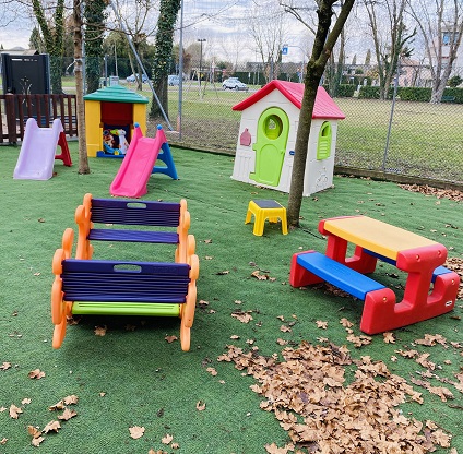Giardino esterno della scuola